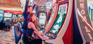 Metode pembayaran digital DANA, OVO, GoPay, dan ShopeePay untuk hola slot